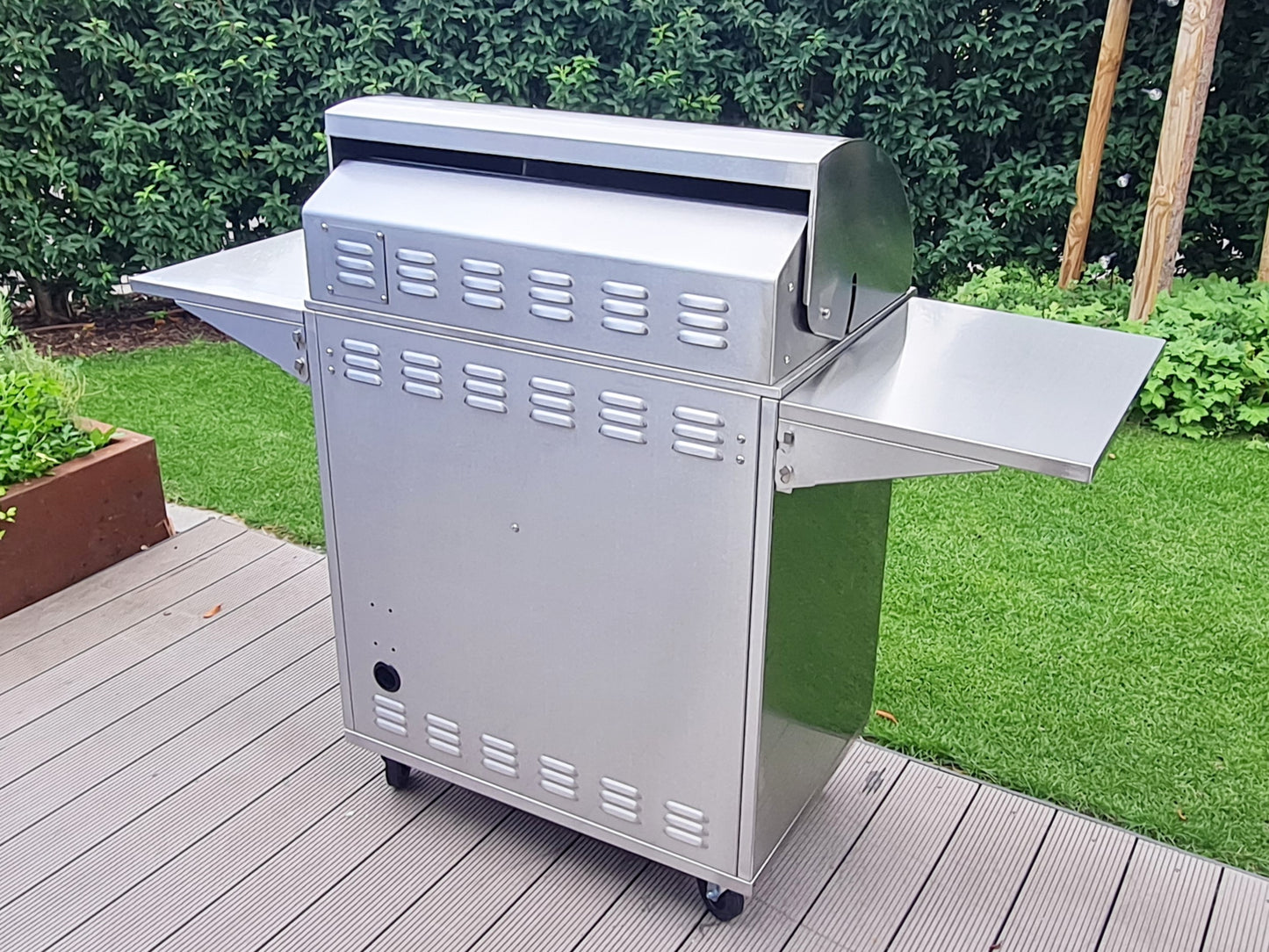 Vivandio FyreX gasgrill i rustfrit stål: med skabe, hjul og sideborde
