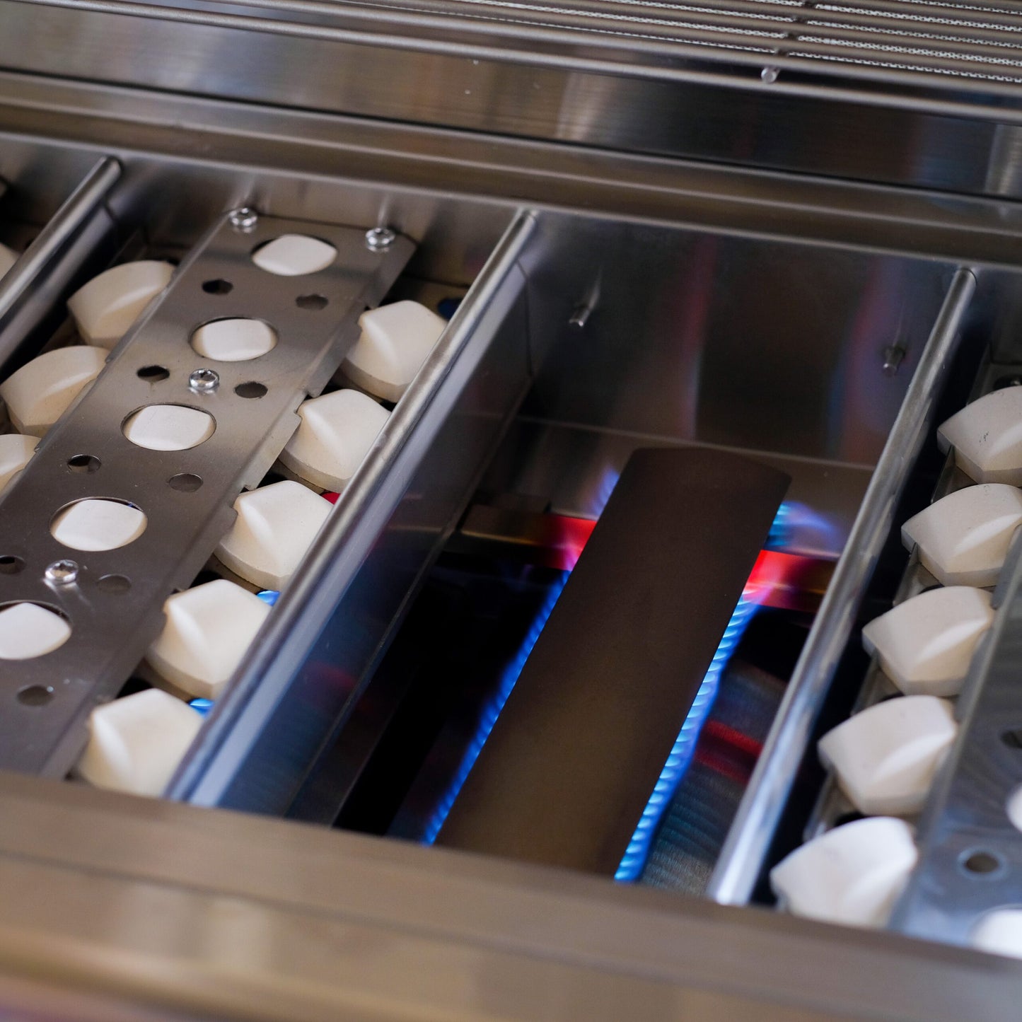 Vivandio FyreX gasgrill i rustfrit stål: med skabe, hjul og sideborde
