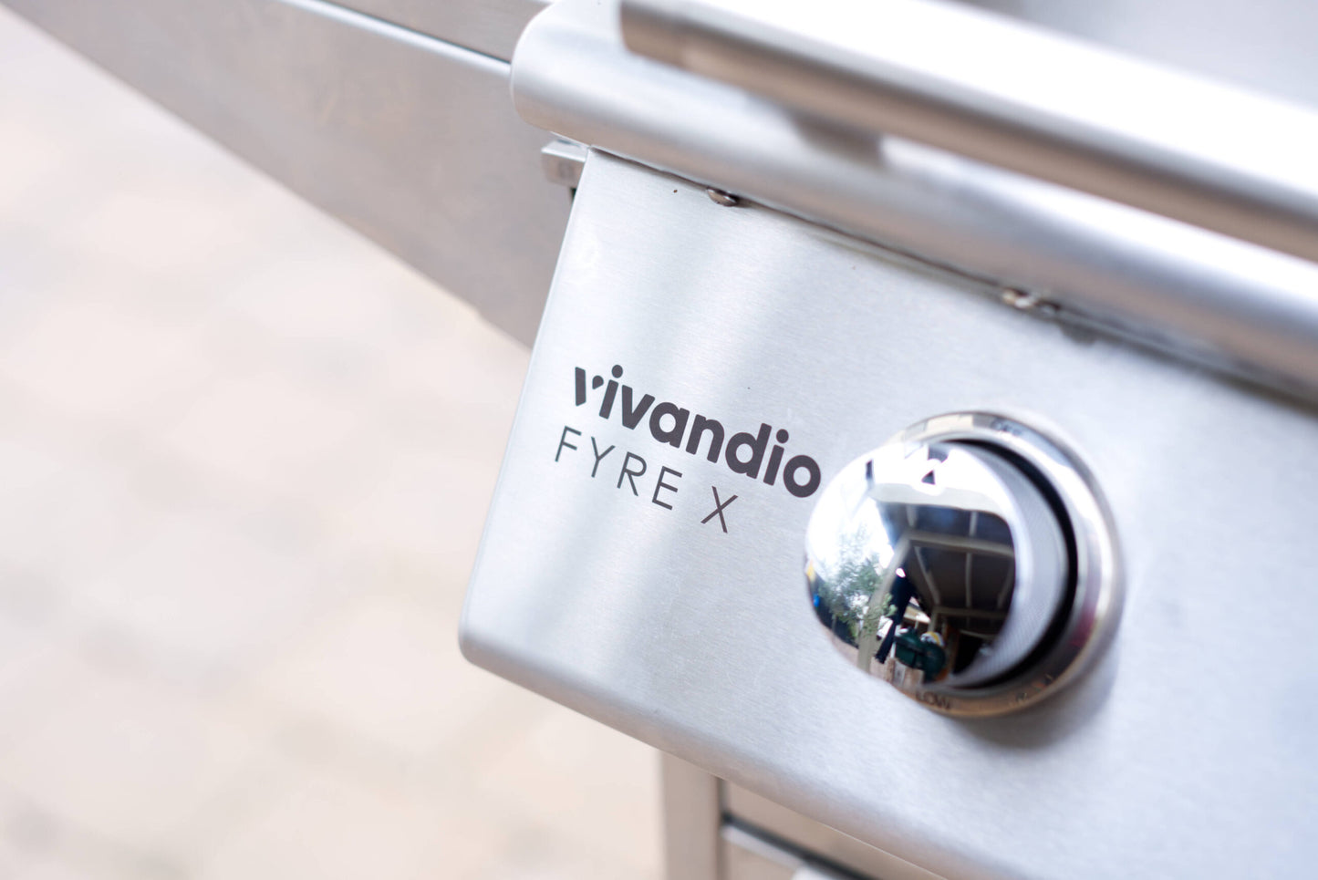 Vivandio FyreX gasgrill i rustfrit stål: med skabe, hjul og sideborde