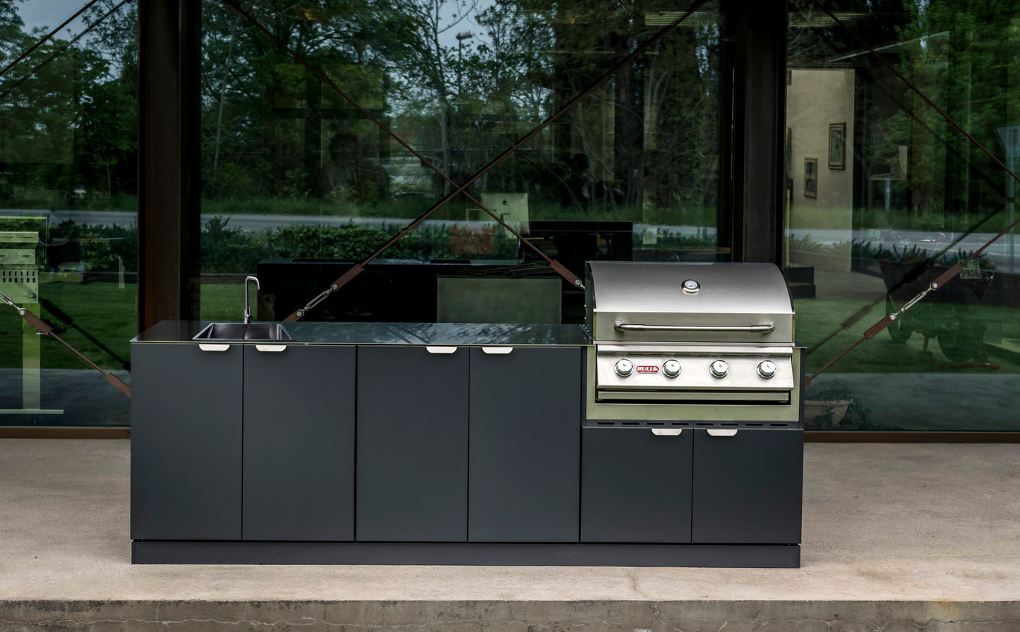 Porta Maggiore udekøkken med håndvask, skabe og indsats til gasgrill