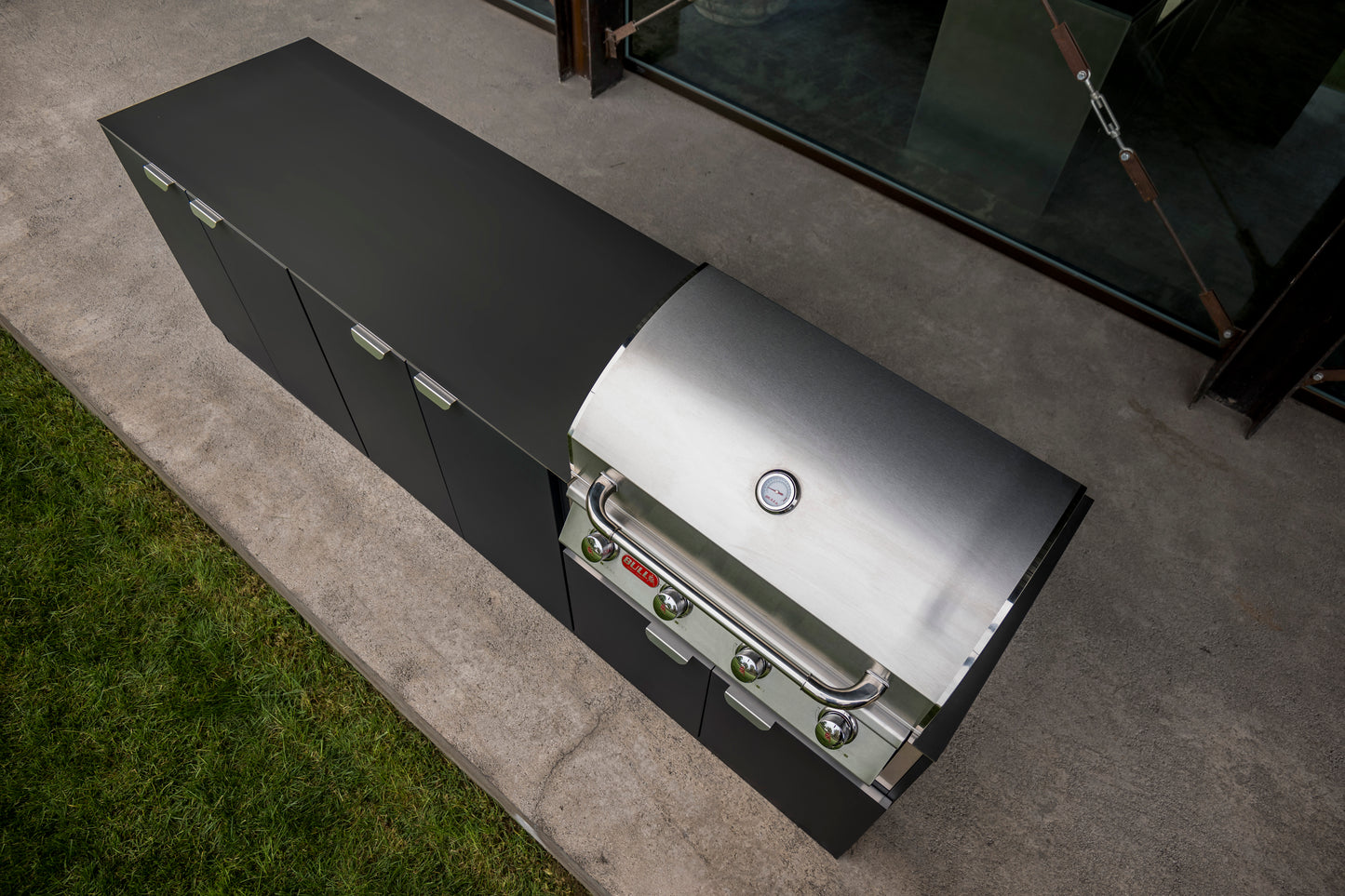 Porta Maggiore udekøkken med håndvask, skabe og indsats til gasgrill