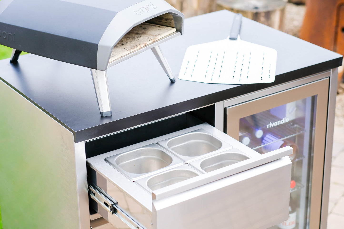 Mobilt udekøkken i rustfrit stål med kogeplade og opbevaring