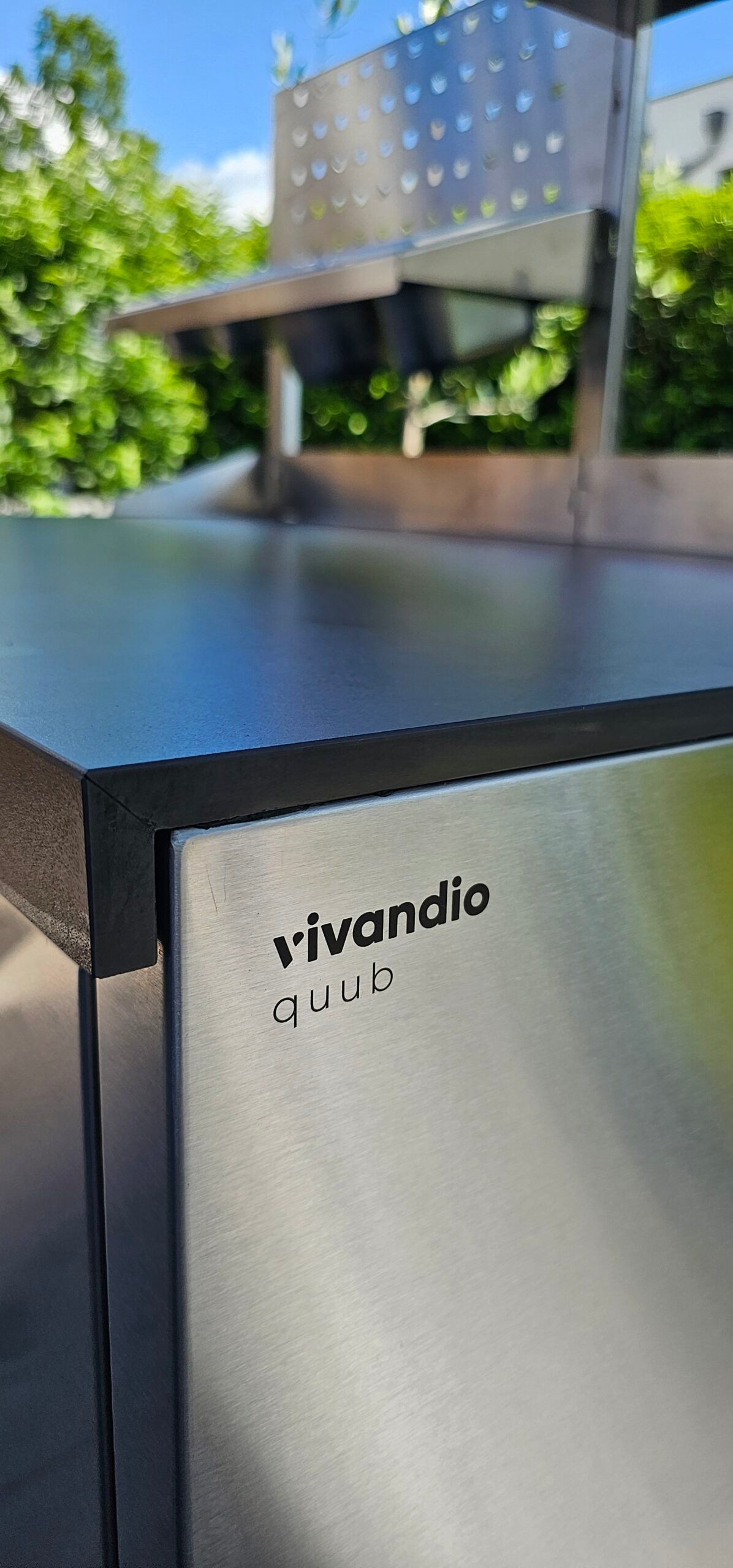 Mobilt udekøkken i rustfrit stål med kogeplade og opbevaring