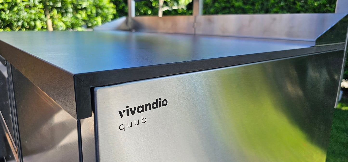 Mobilt udekøkken i rustfrit stål med kogeplade og opbevaring