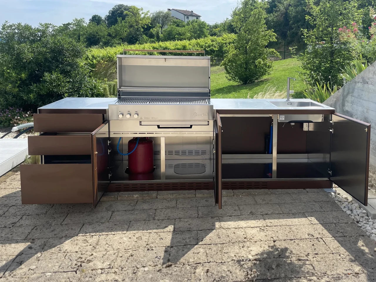 Via Nolfi fristående udekøkken med vask og grill – i rustfit stål og stilfuld pulverlakering