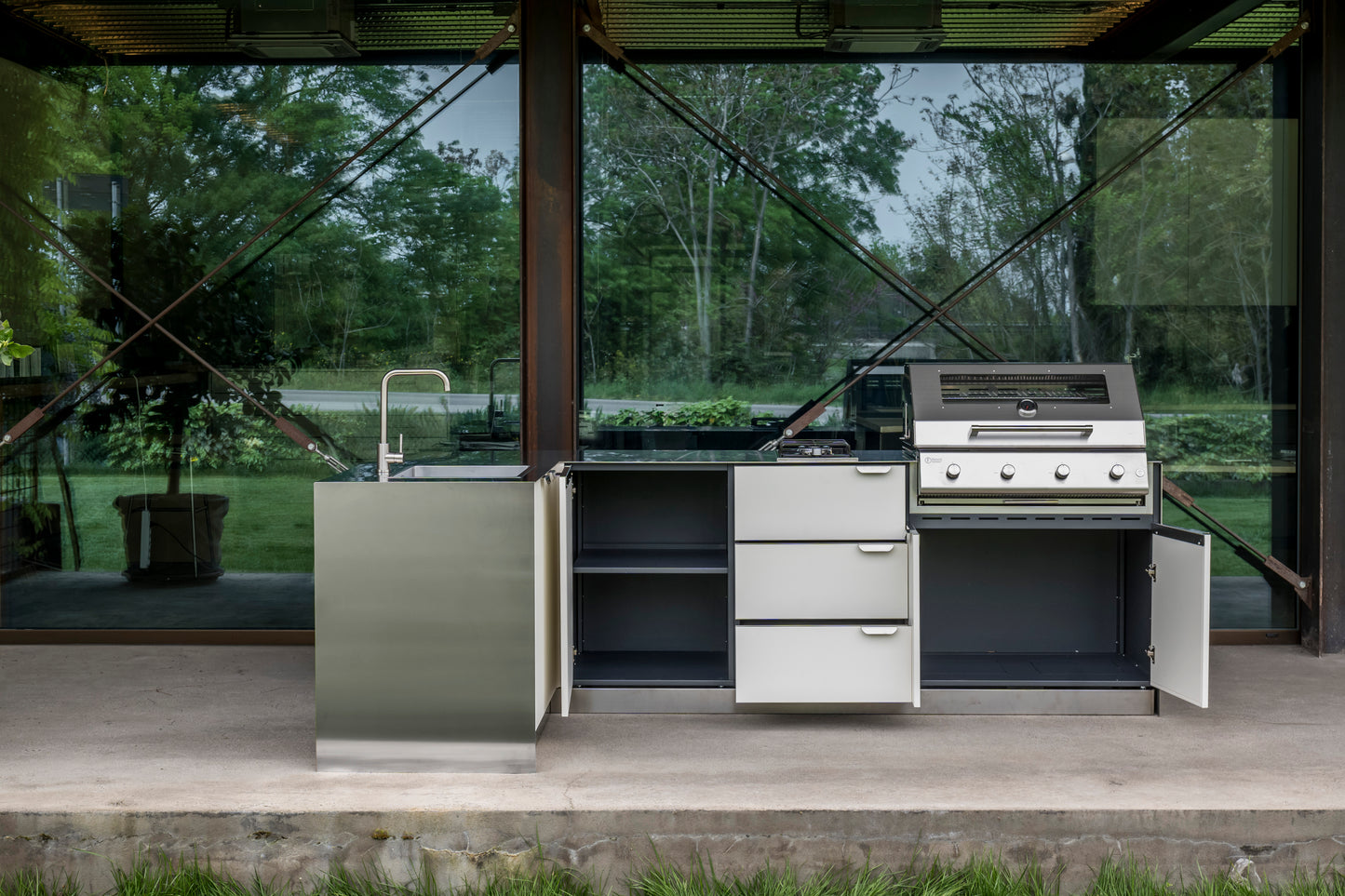 Porta Maggiore udekøkken med gasblus, håndvask og indsats til gasgrill
