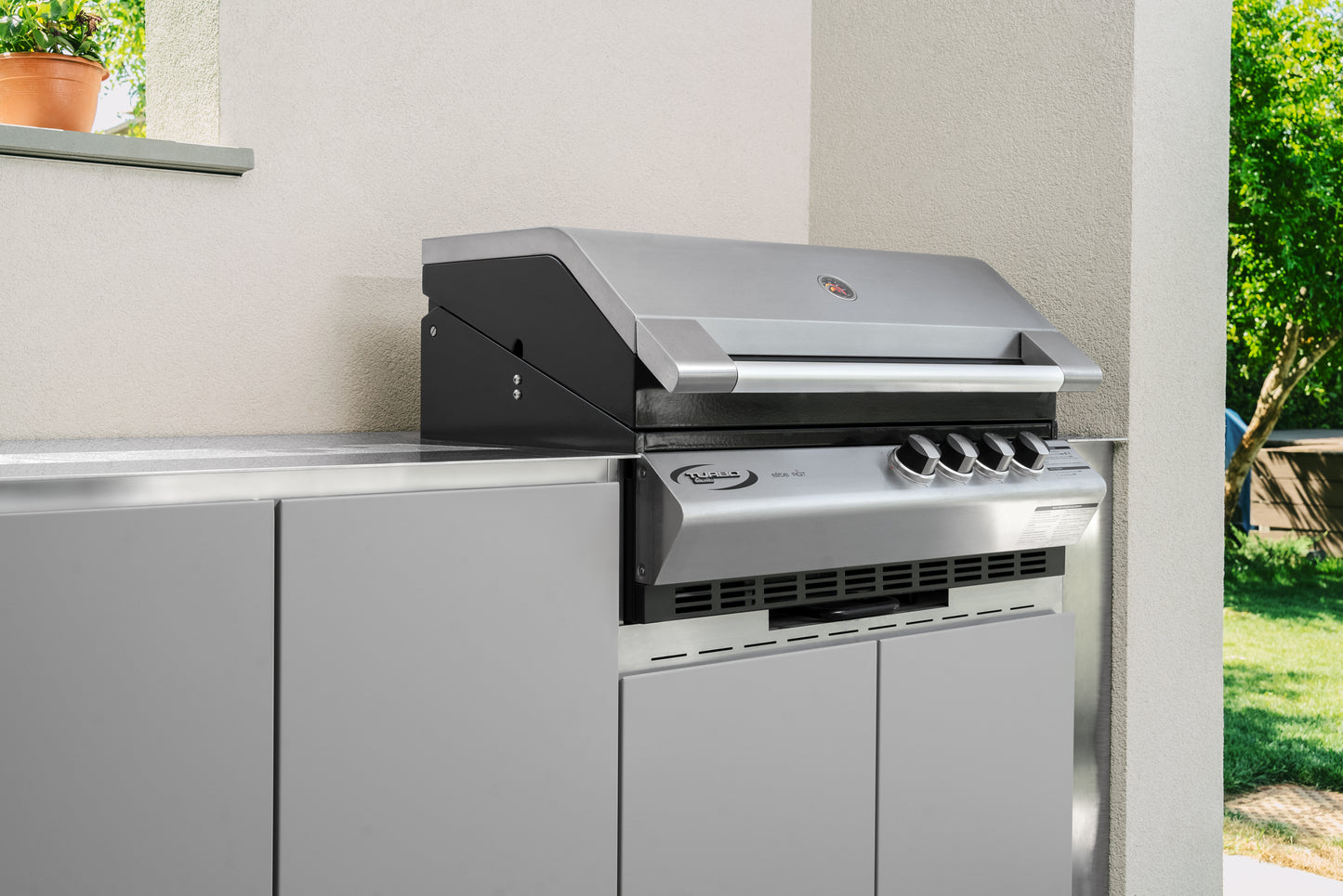 Via Nolfi indbygget udekøkken med vask og grill – i rustfrit stål og hvid pulverlakering