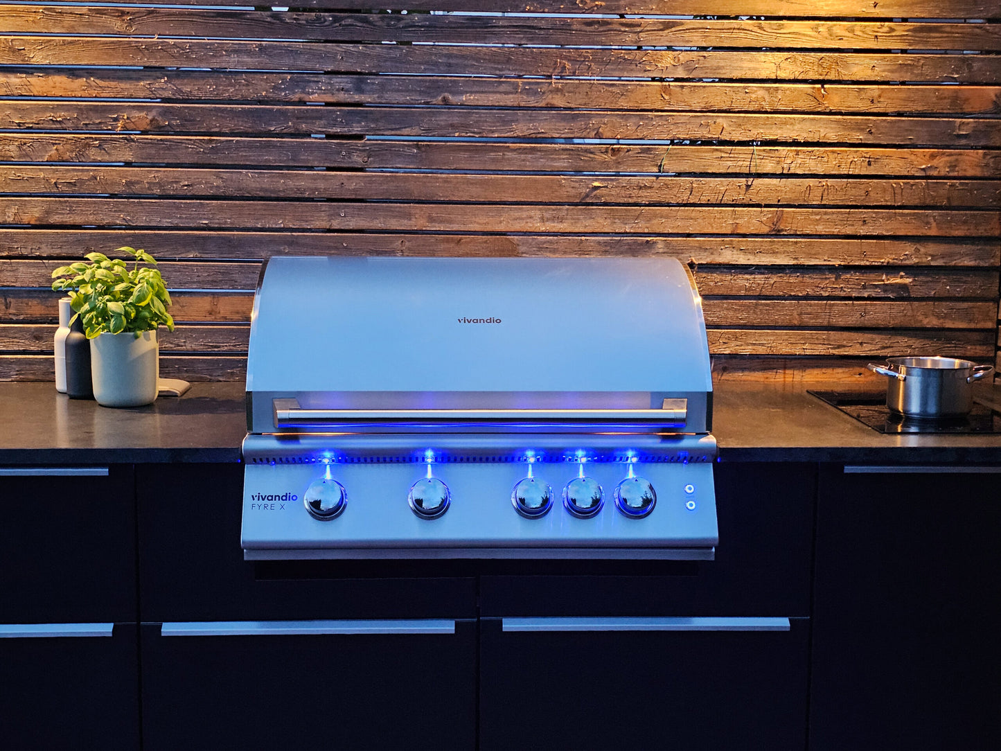 Vivandio FyreX gasgrill i rustfrit stål til indbygning i Elements modul