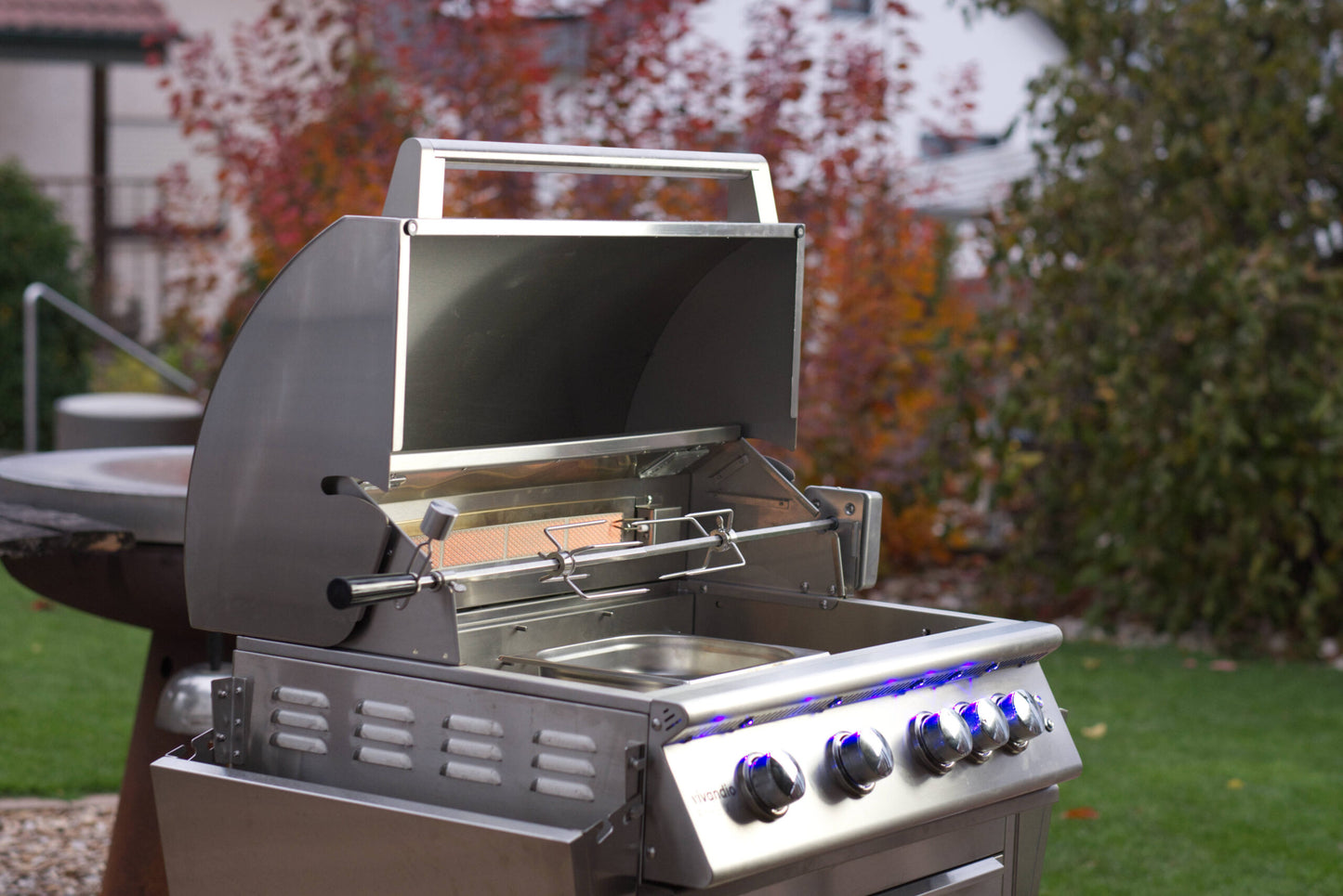 Vivandio FyreX gasgrill i rustfrit stål: med skabe, hjul og sideborde