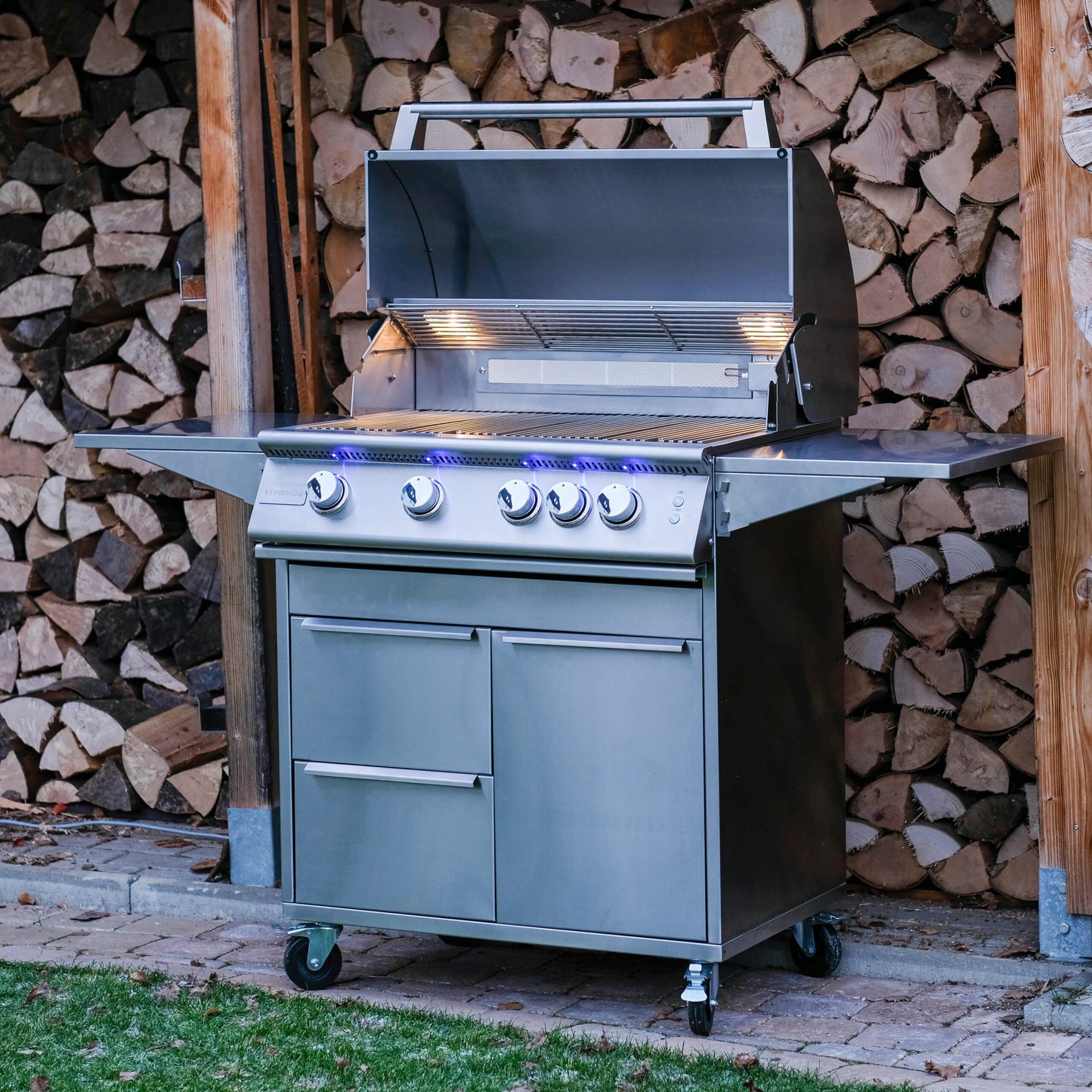 Vivandio FyreX gasgrill i rustfrit stål: med skabe, hjul og sideborde