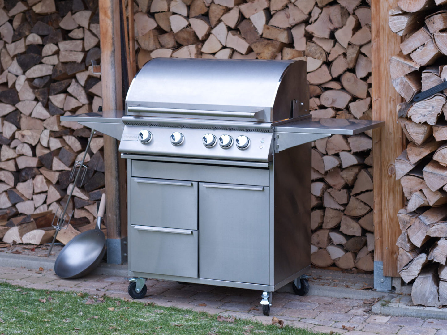 Vivandio FyreX gasgrill i rustfrit stål: med skabe, hjul og sideborde