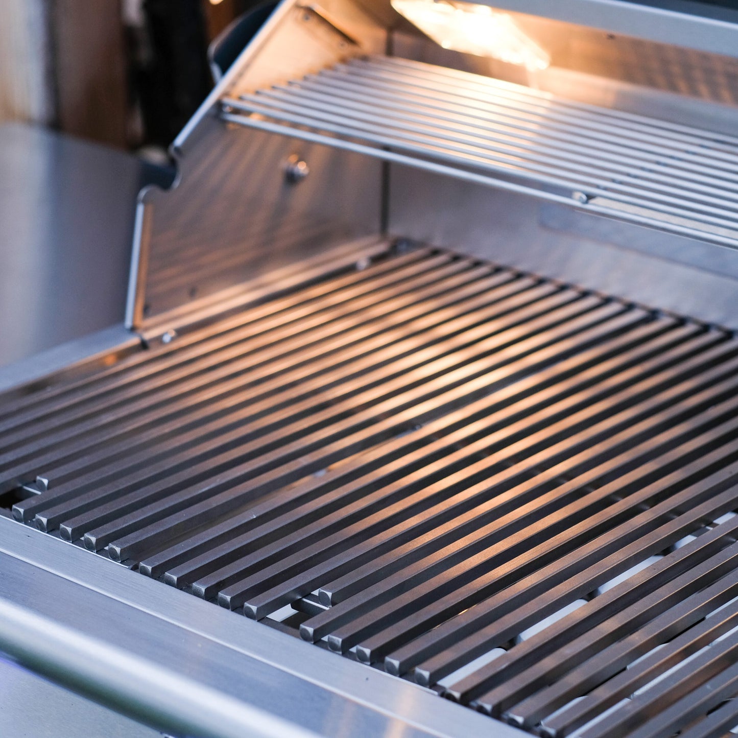 Vivandio FyreX gasgrill i rustfrit stål: med skabe, hjul og sideborde