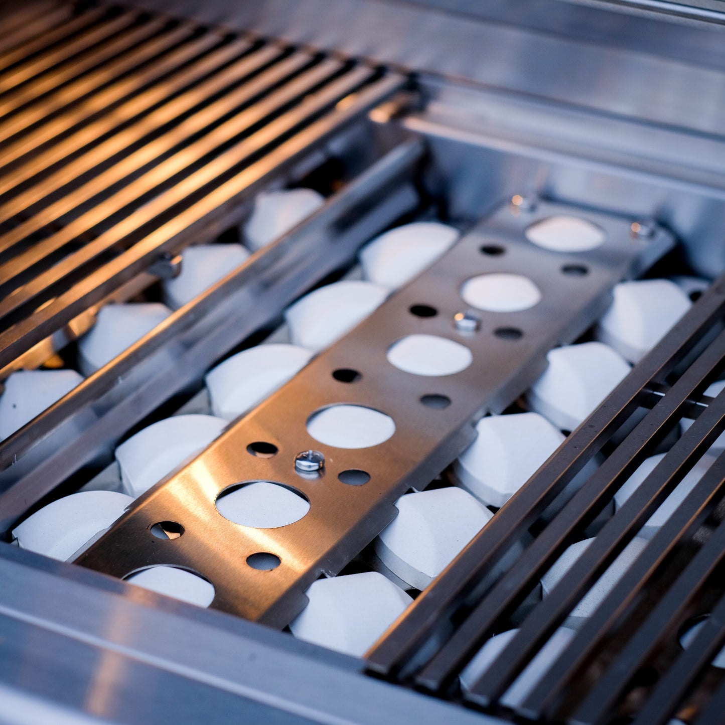Vivandio FyreX gasgrill i rustfrit stål: med skabe, hjul og sideborde