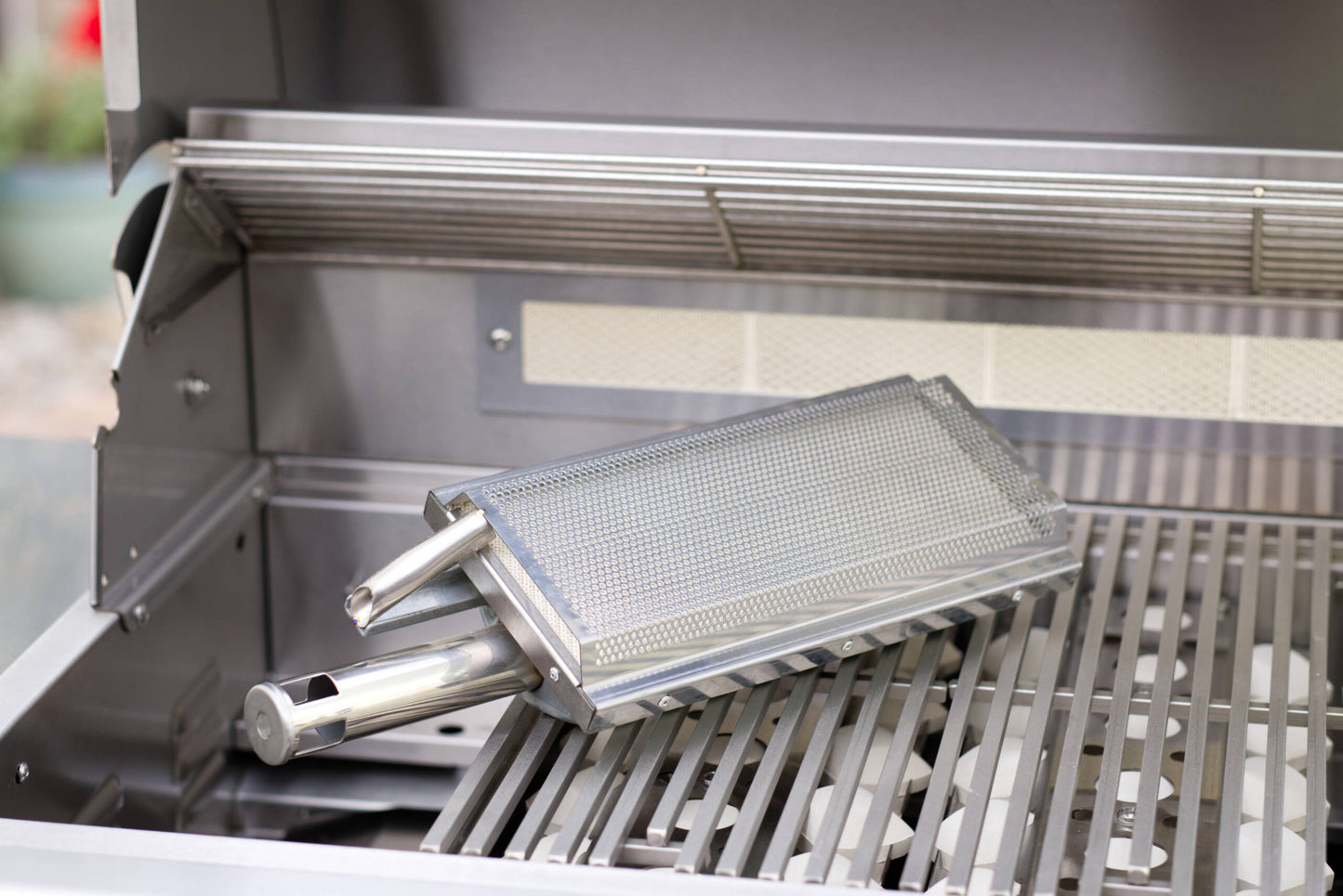 Vivandio FyreX gasgrill i rustfrit stål: med skabe, hjul og sideborde