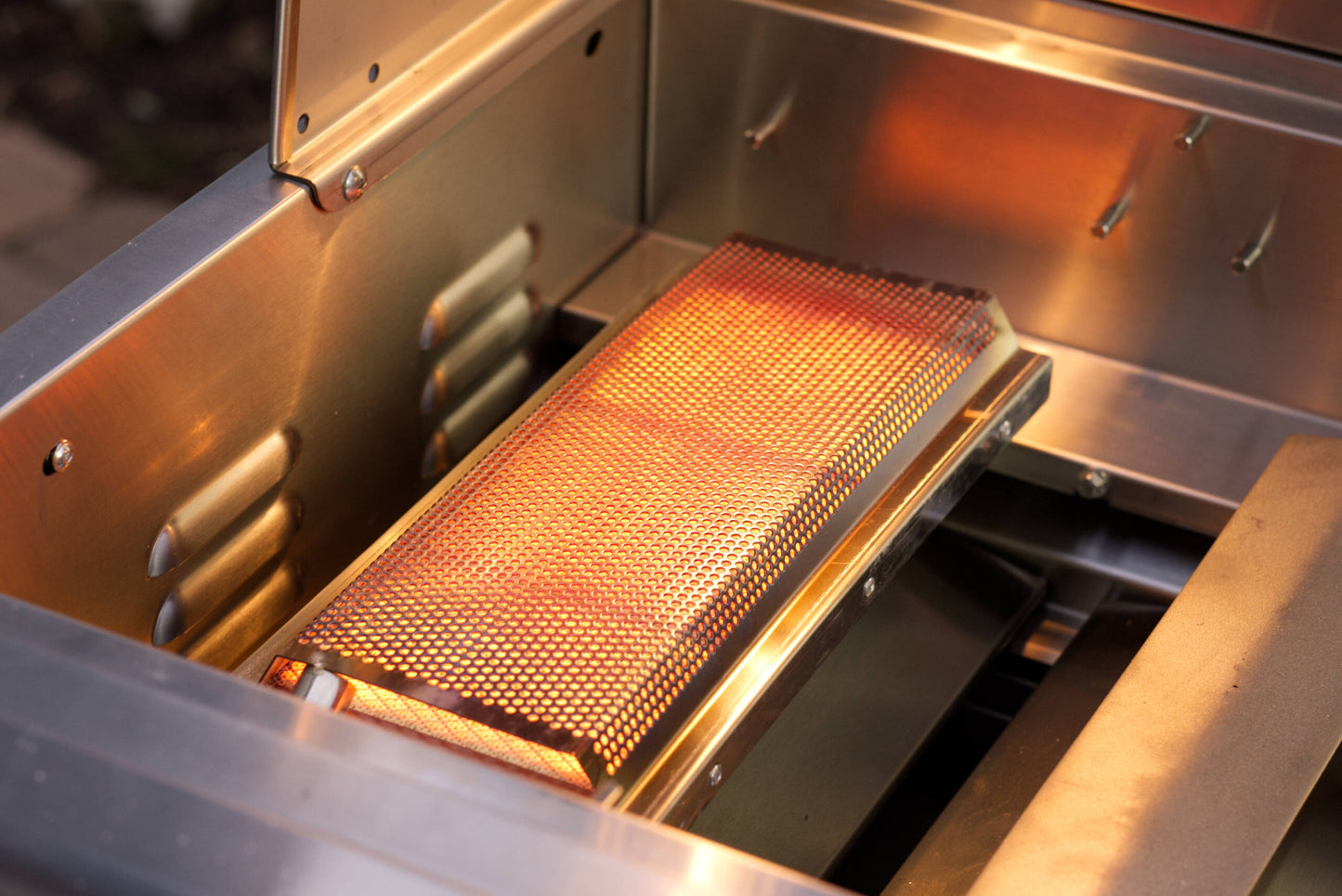 Vivandio FyreX gasgrill i rustfrit stål: med skabe, hjul og sideborde