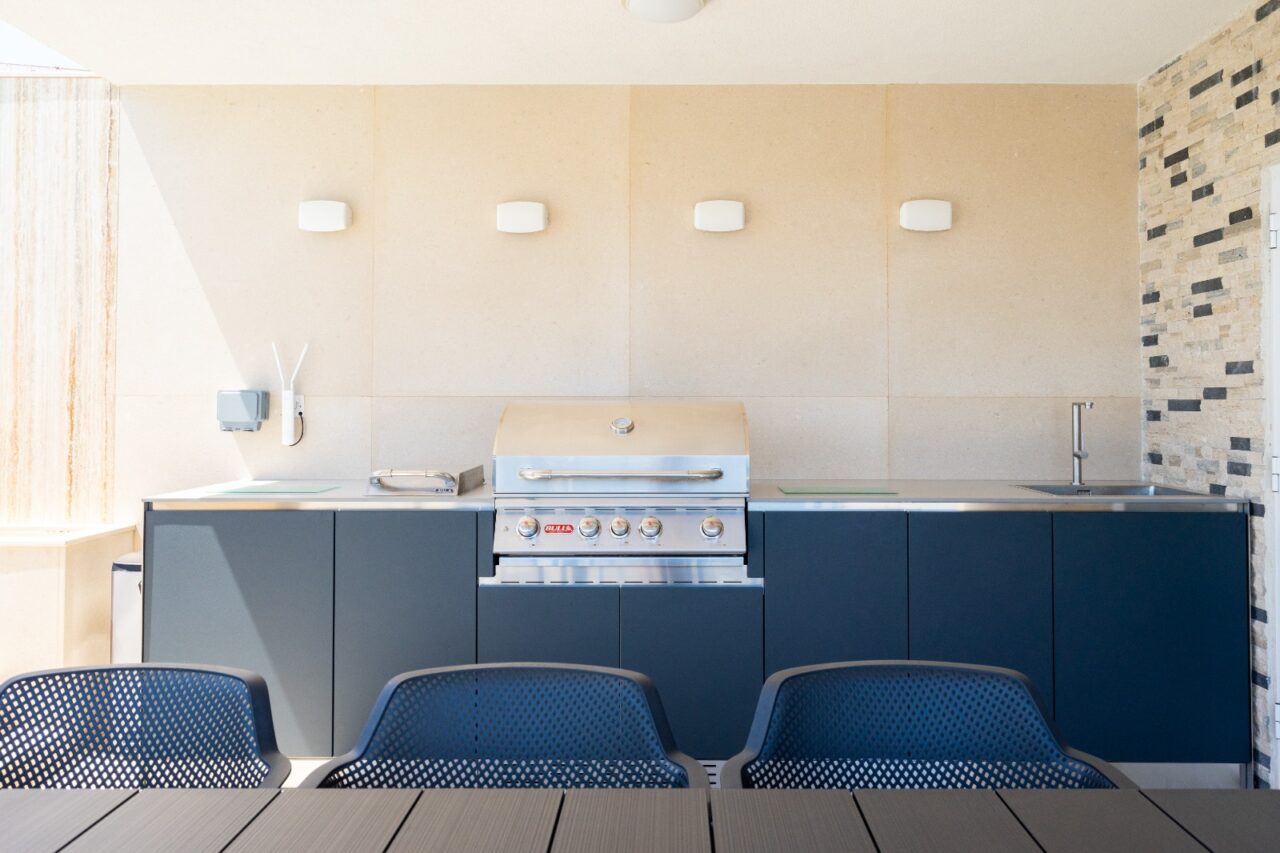 Via Nolfi 530 udekøkken med vask, gasblus, god arbejdsplads og indsats til grill