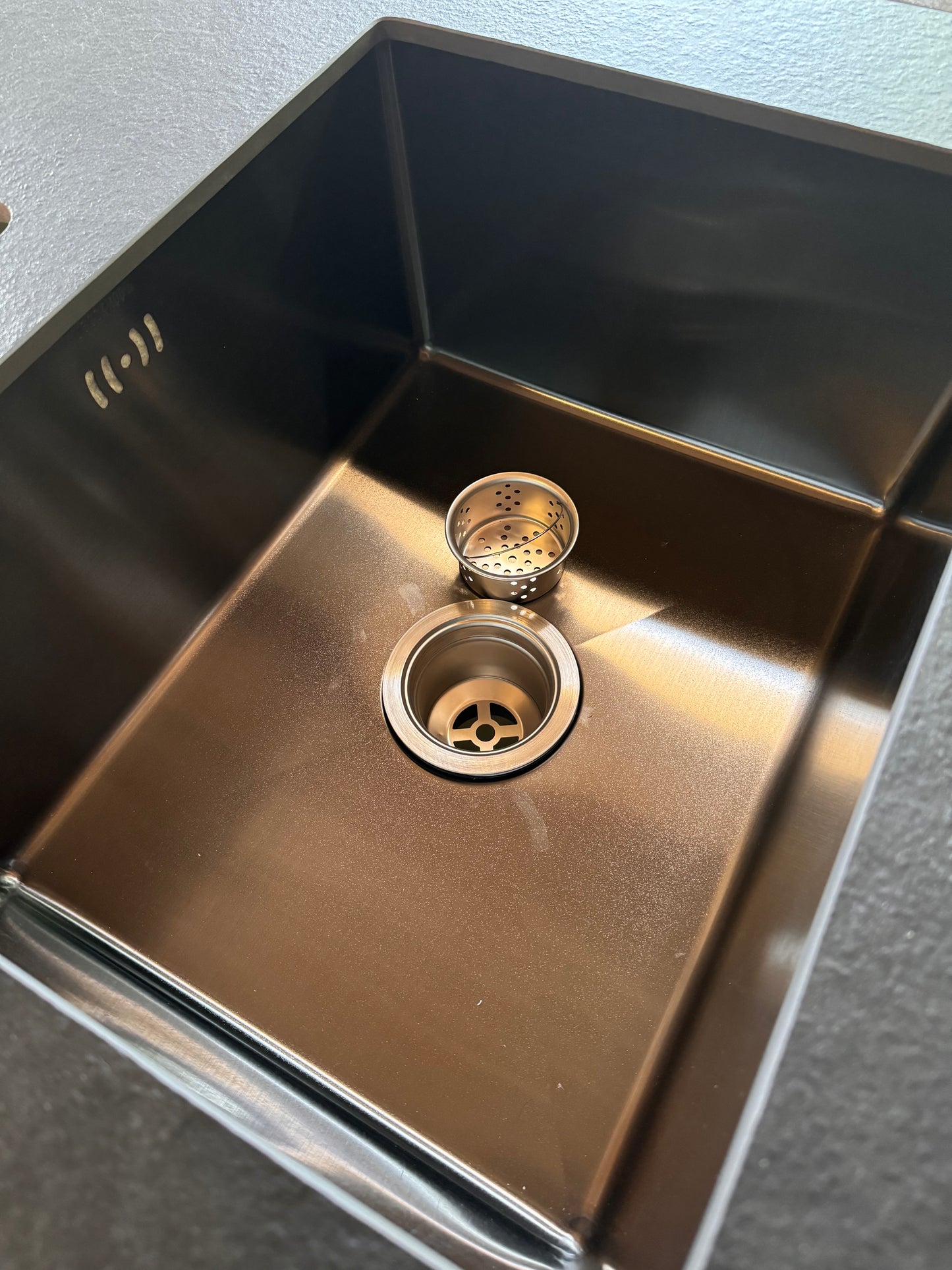 Brabura udekøkken med gasblus, håndvask og gasgrill